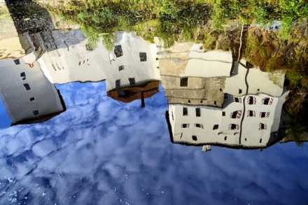 Das Siegerbild des Wettbewerbs: Die sich im Wasser spiegelnde Veste Niederhaus.